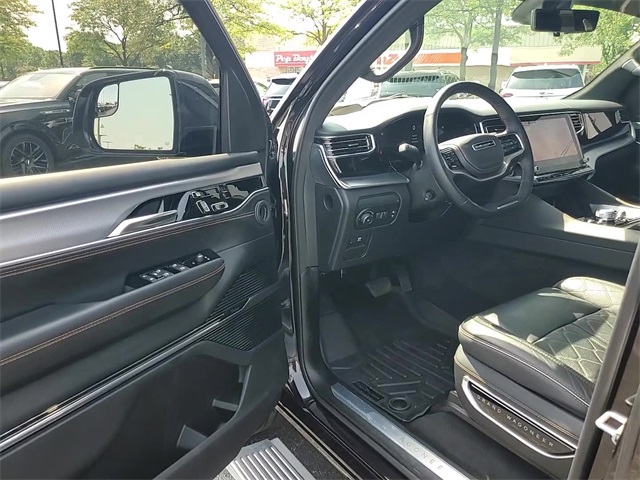 2023 Jeep Grand Wagoneer III photo 11