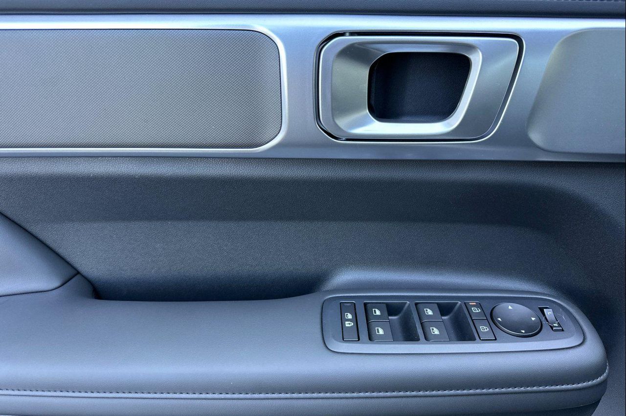 2025 Hyundai Santa Fe SEL photo 2