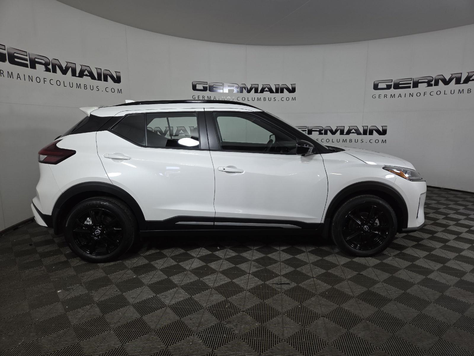 2024 Nissan Kicks SR photo 3