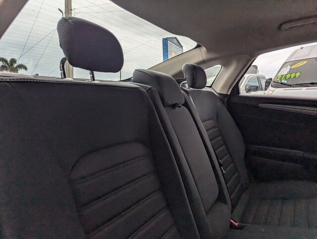 2020 Ford Fusion SE photo 26
