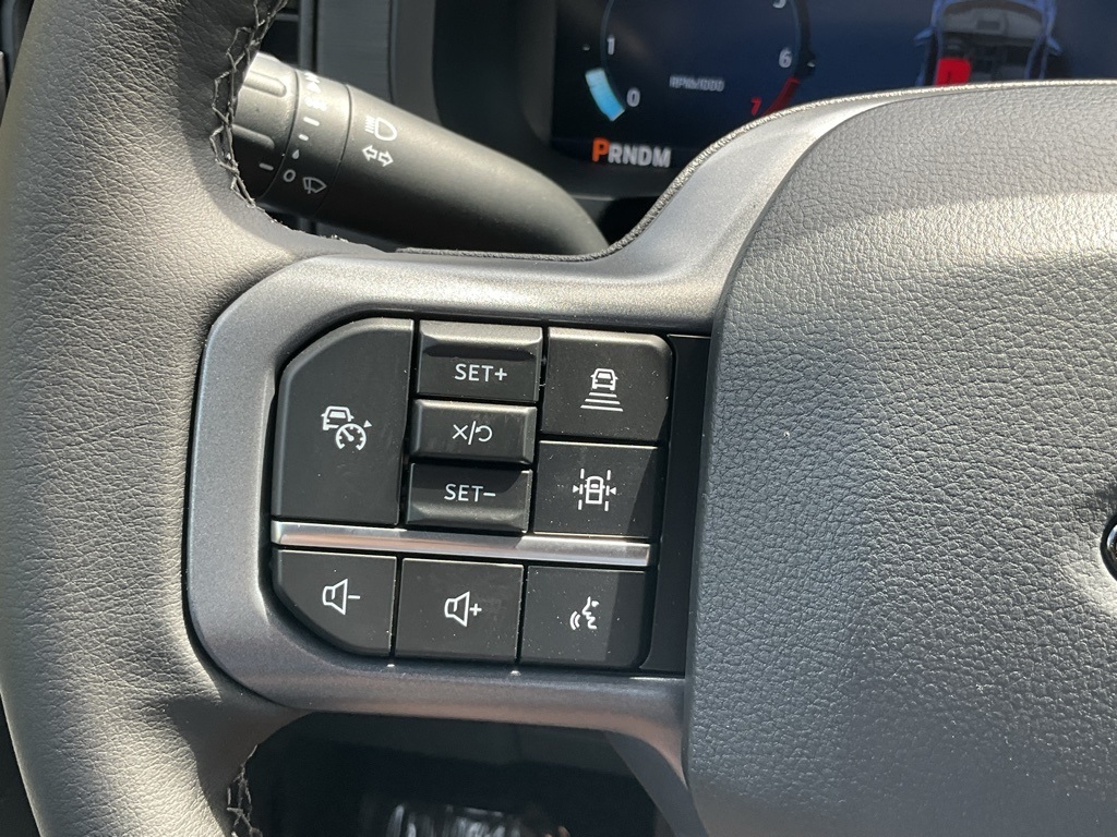2025 Ford F-150 XLT photo 4