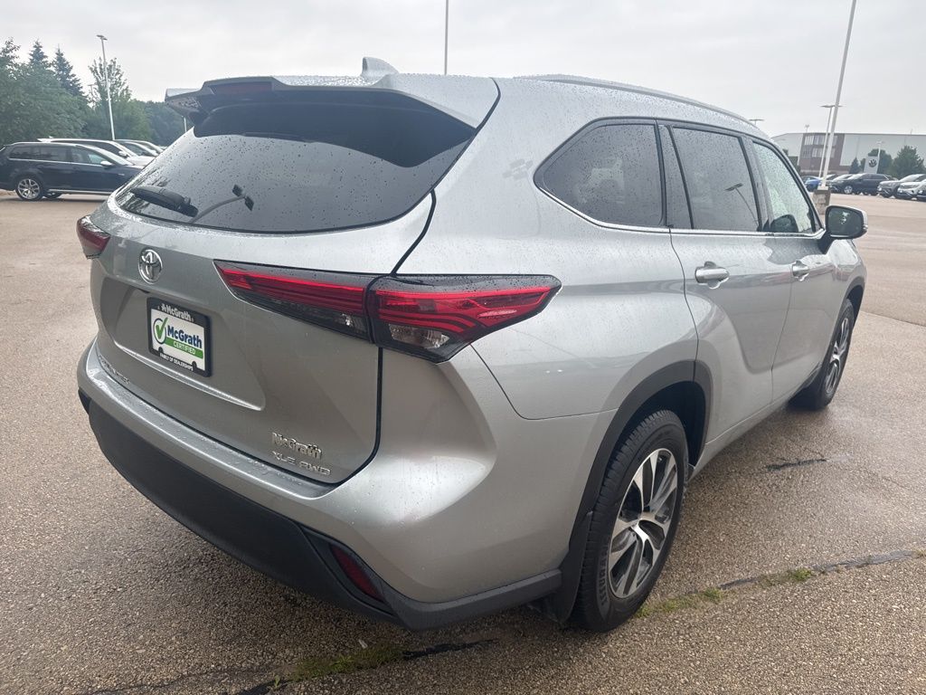 2022 Toyota Highlander XLE photo 5
