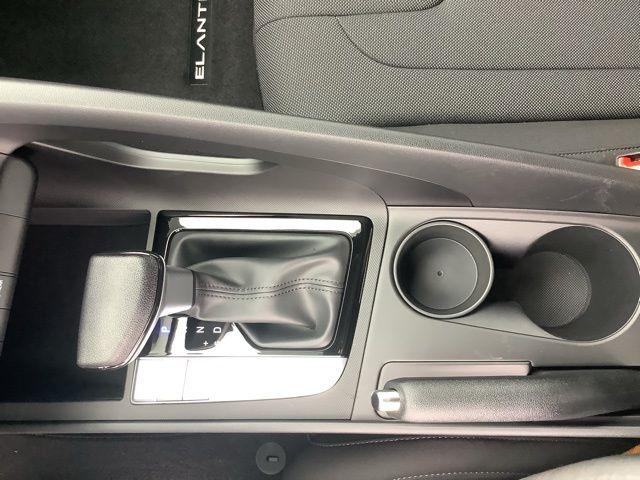 2025 Hyundai Elantra SE photo 22