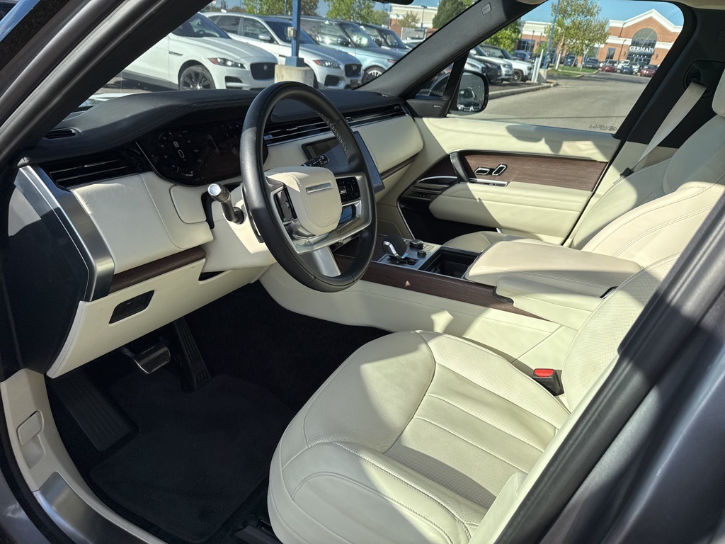 2023 Land Rover Range Rover SE photo 14