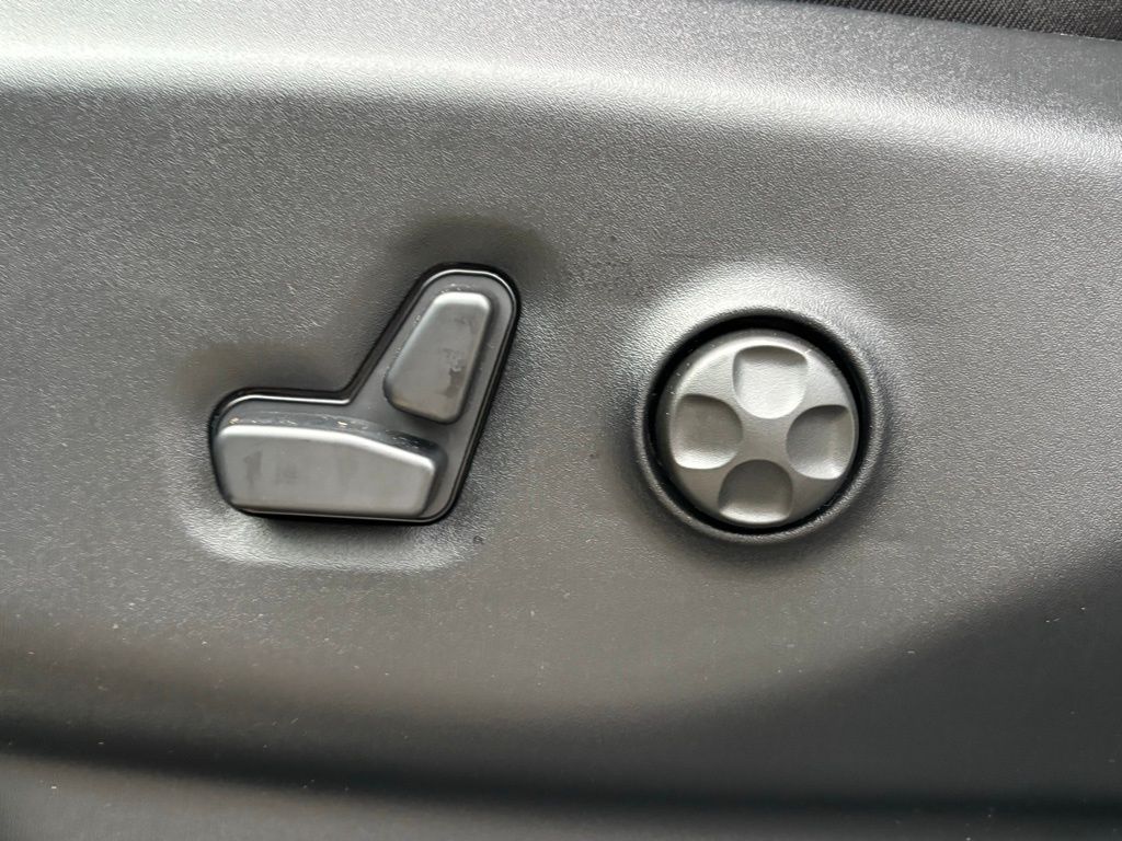 2026 Chrysler Pacifica photo 11