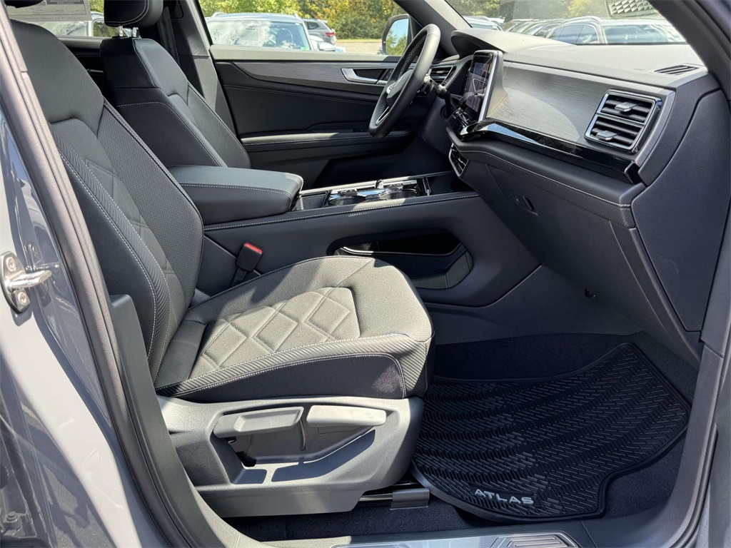 2026 Volkswagen Atlas Cross Sport SE Technology photo 13