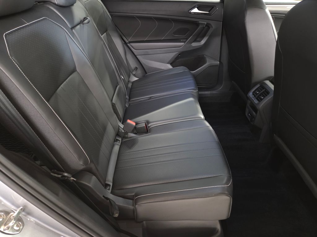 2024 Volkswagen Tiguan SE R-Line Black photo 19