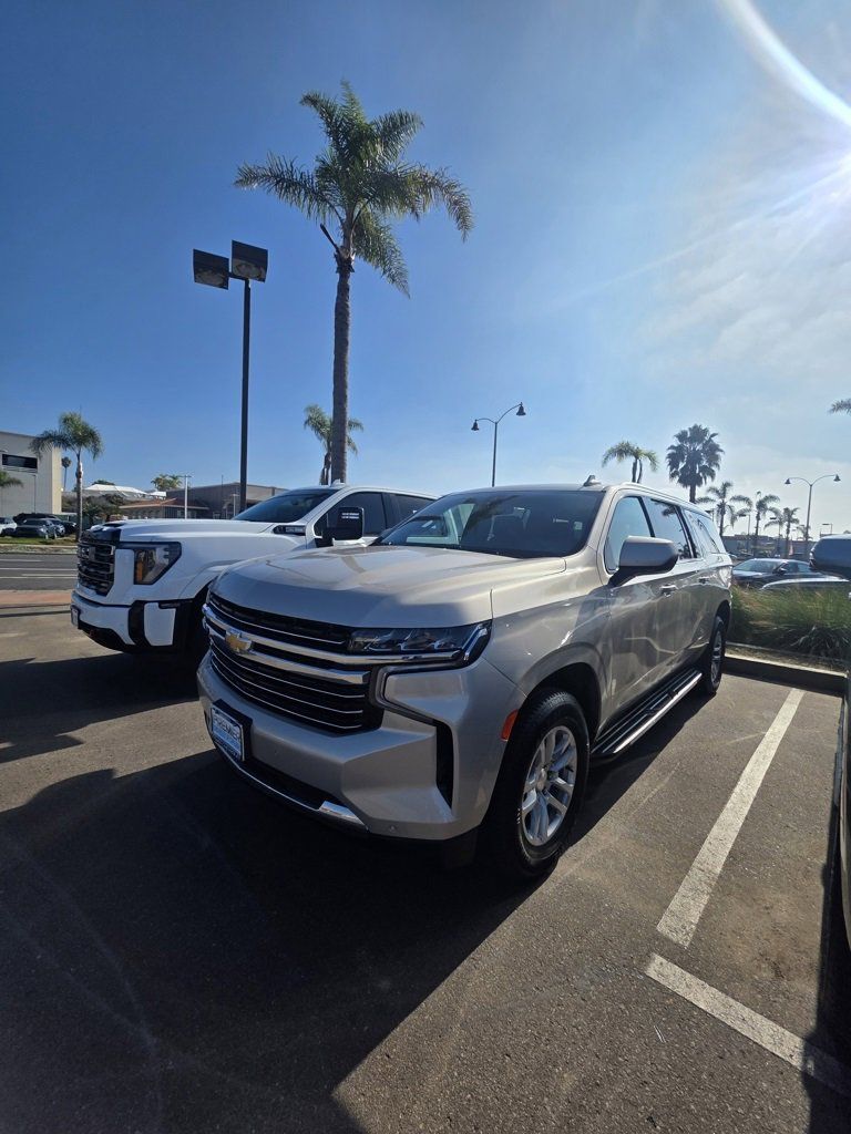 2023 Chevrolet Suburban LT