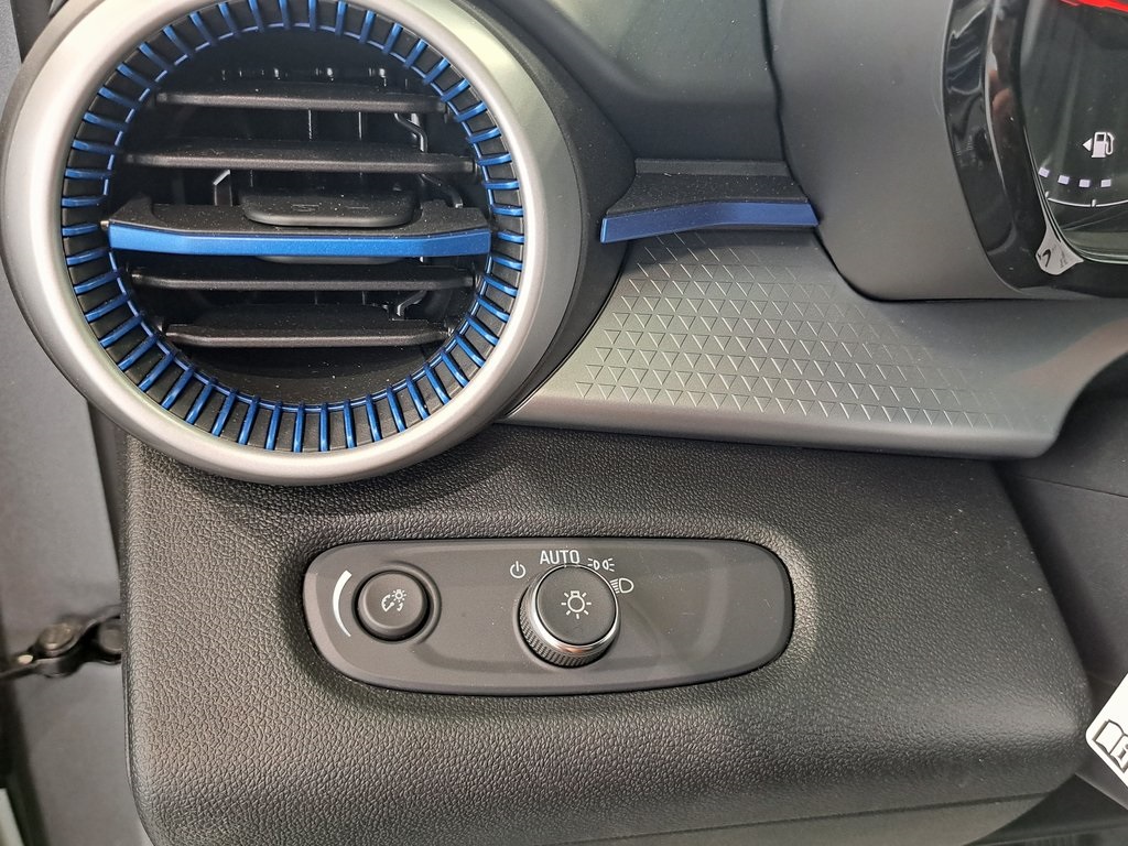 2025 Chevrolet Trax LS photo 13
