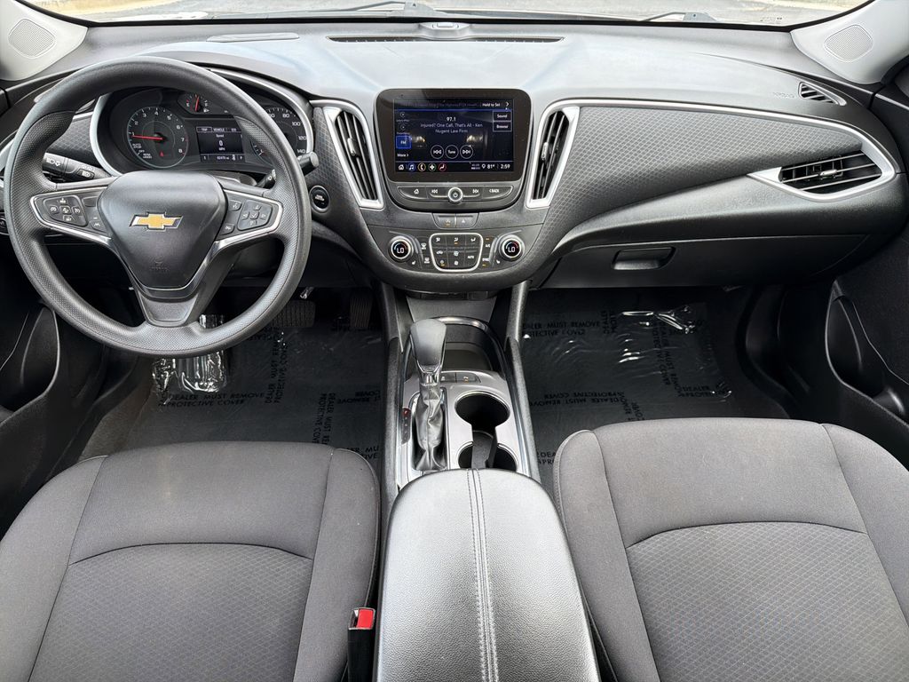 2024 Chevrolet Malibu 1LT photo 2