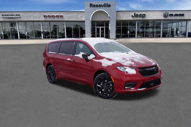 2026 Chrysler Pacifica Select's photo