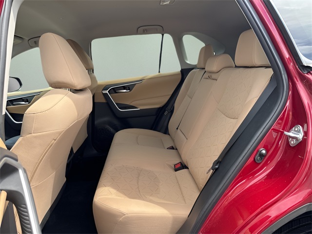 2021 Toyota RAV4 XLE photo 13