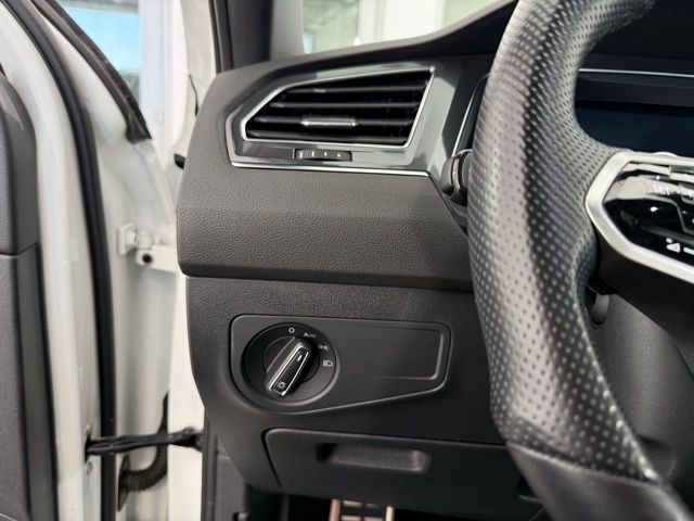 2023 Volkswagen Tiguan SE R-Line Black photo 44