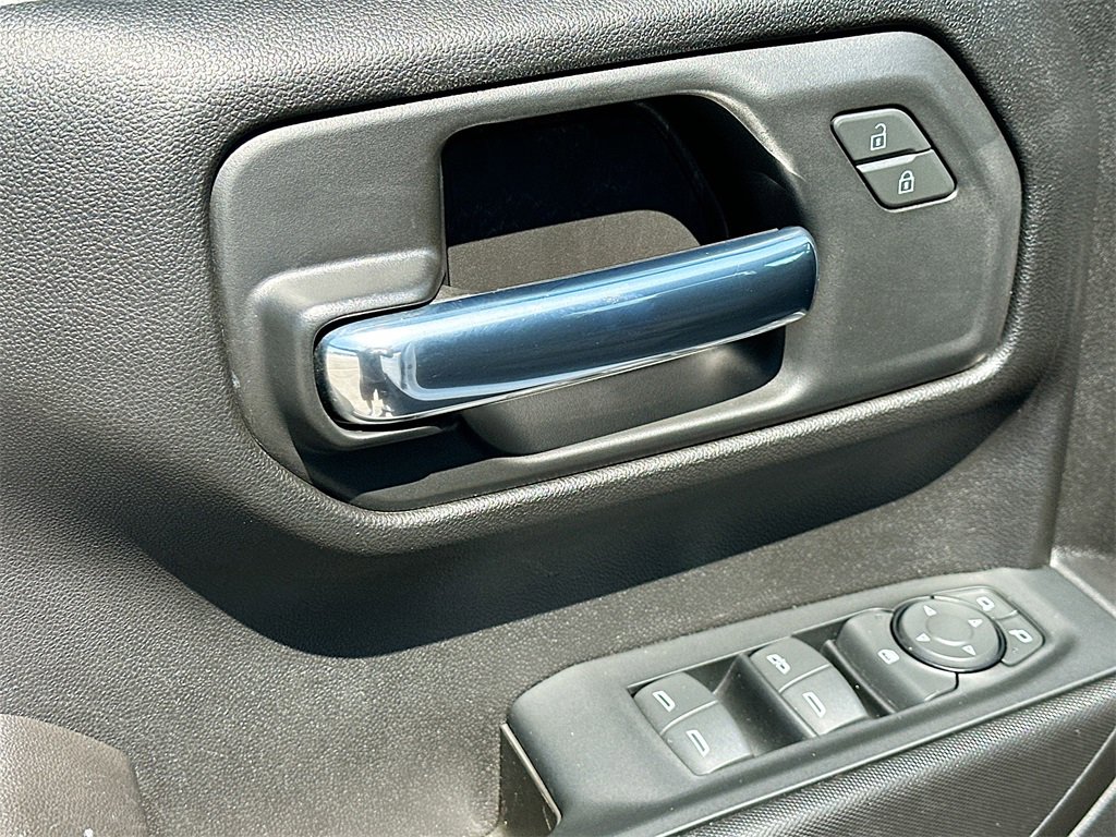 2023 Chevrolet Silverado 1500 Custom photo 16