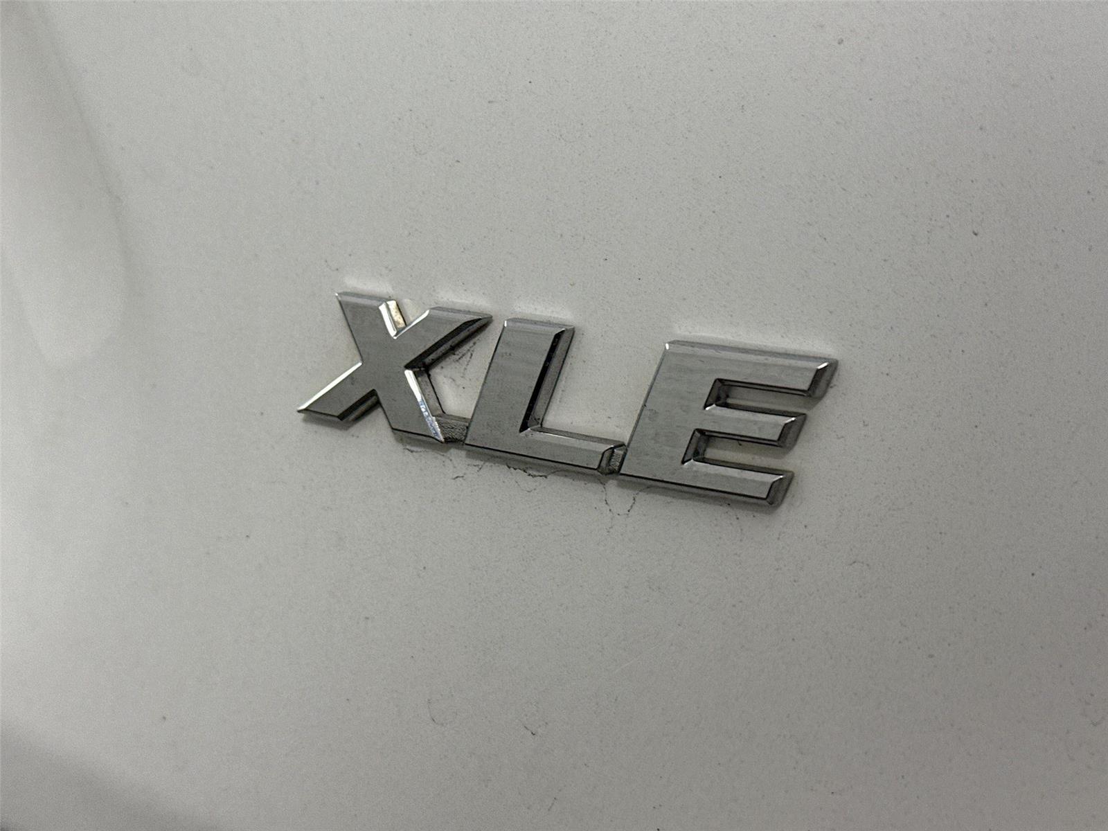 2022 Toyota RAV4 XLE photo 9
