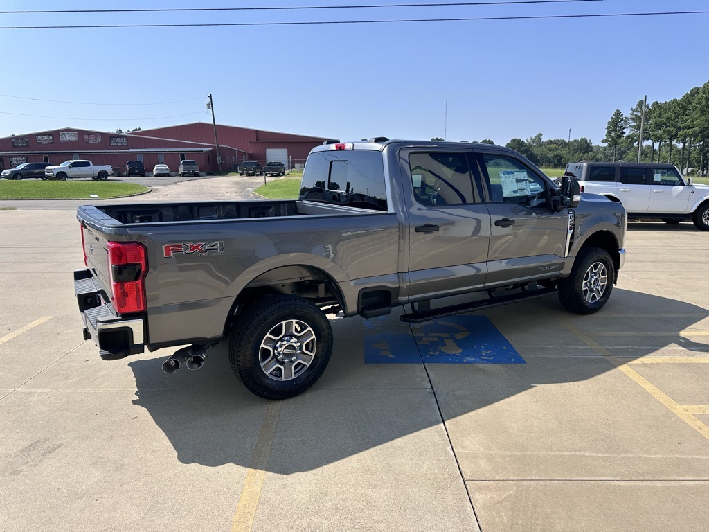 2025 Ford F-250 photo 5