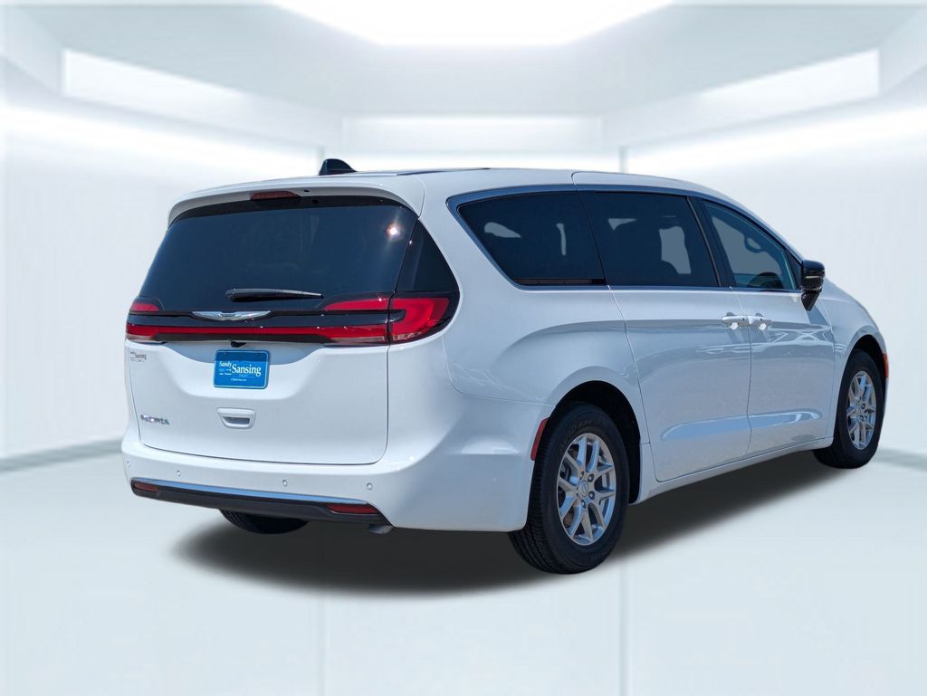 2026 Chrysler Pacifica photo 5