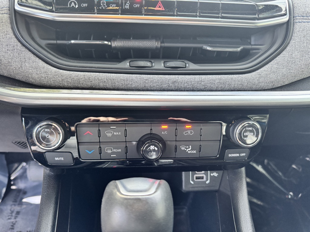 2024 Jeep Compass Latitude photo 25