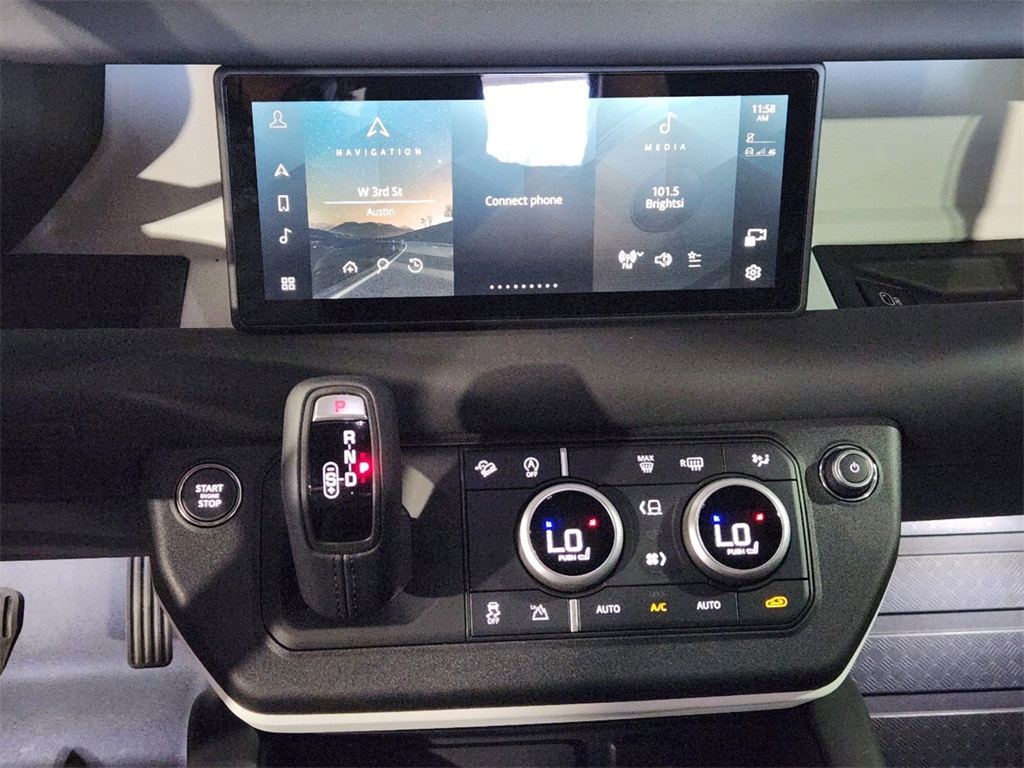 2024 Land Rover Defender 110 S photo 15