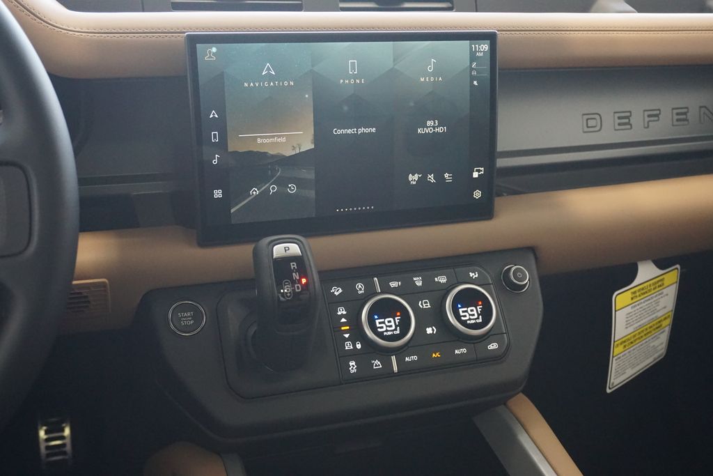 2025 Land Rover Defender 130 V8 photo 13