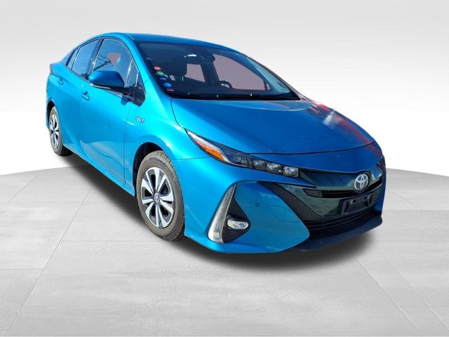 2017 Toyota Prius Prime Advanced photo 2