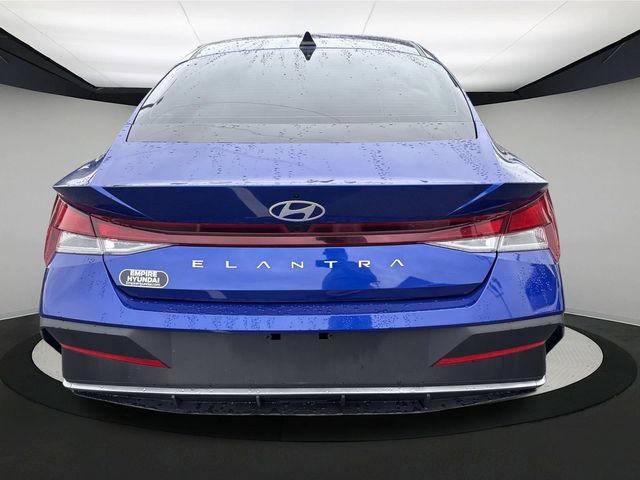 2024 Hyundai Elantra SEL photo 4