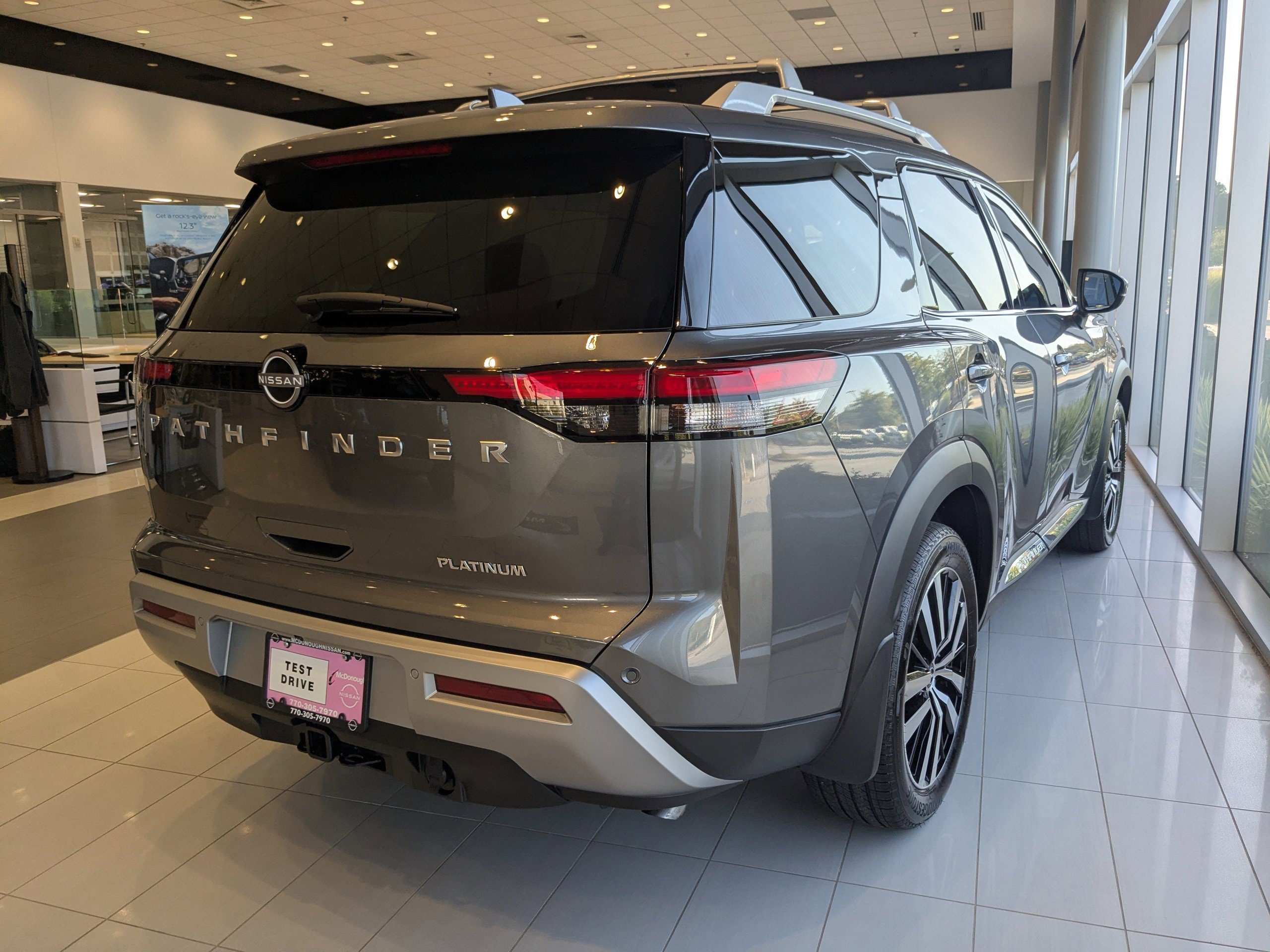 2025 Nissan Pathfinder Platinum photo 4