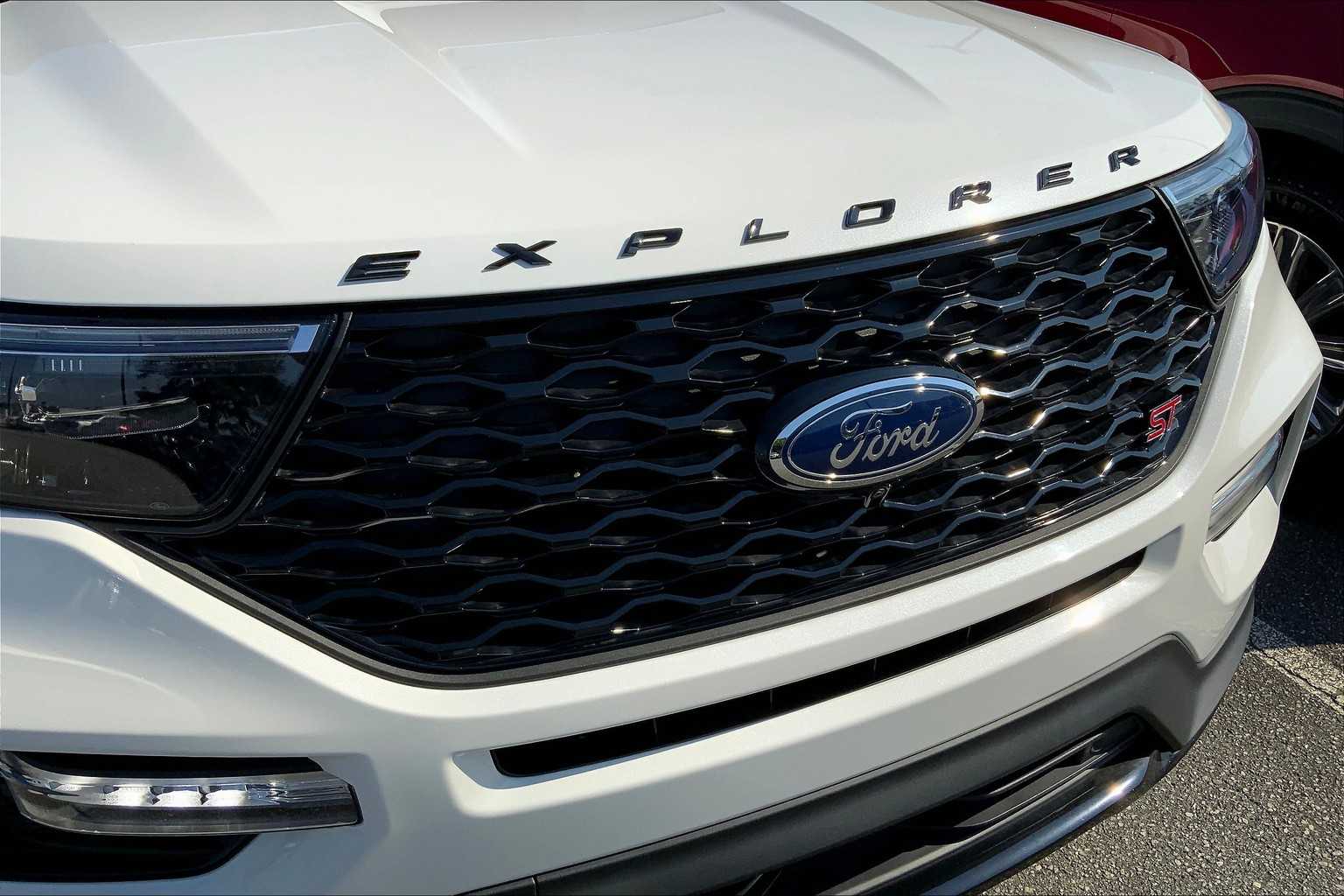 2023 Ford Explorer ST photo 28