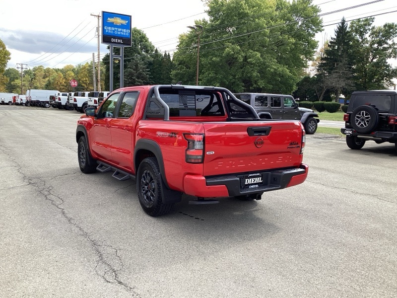 2024 Nissan Frontier PRO-4X Crew Cab photo 2