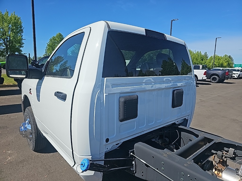 2024 Ram 3500 Tradesman photo 3
