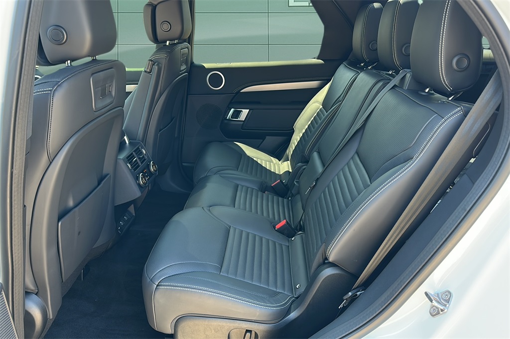 2025 Land Rover Discovery SE photo 15