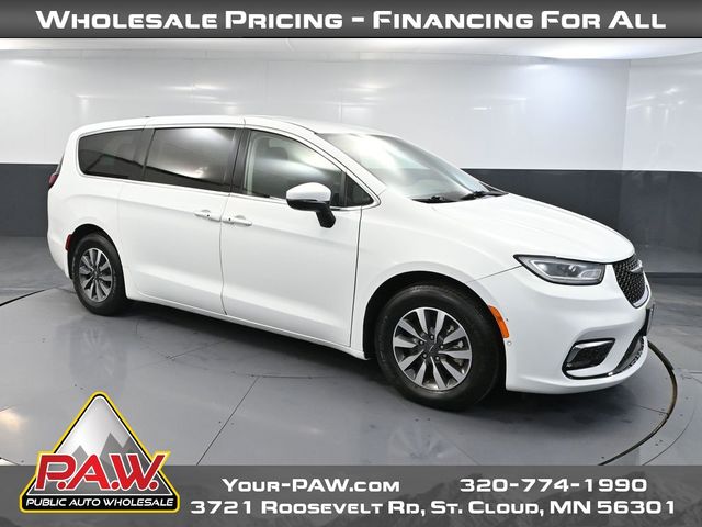 2023 Chrysler Pacifica Hybrid Touring L's photo