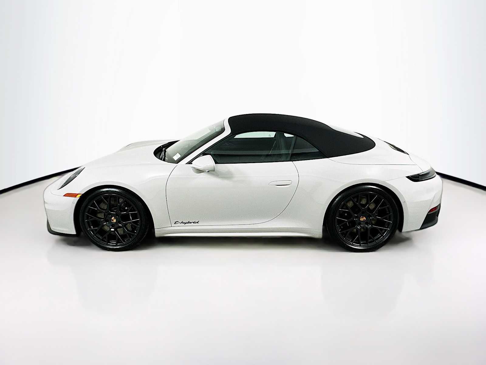 2025 Porsche 911 GTS photo 2