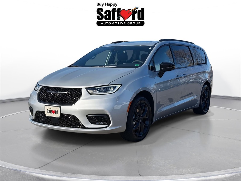 2026 Chrysler Pacifica Limited's photo