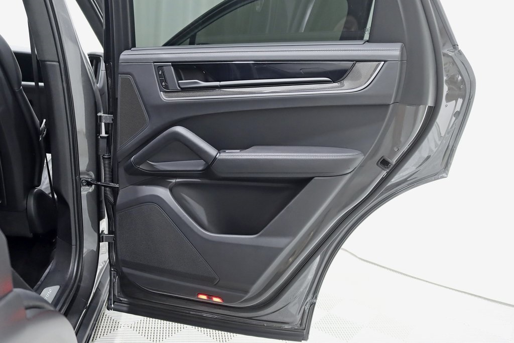 2024 Porsche Cayenne Coupe S photo 34