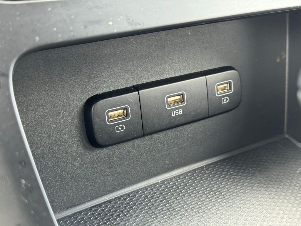 2023 Kia Carnival LX photo 26