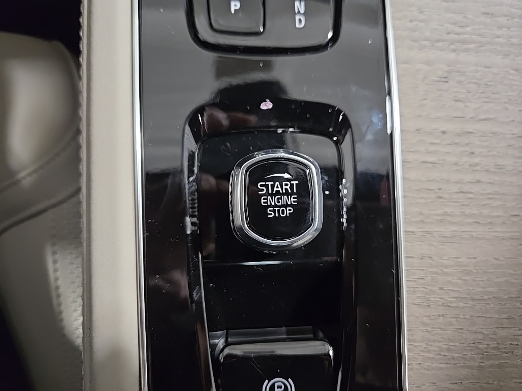 2026 Volvo XC90 B5 Plus photo 12