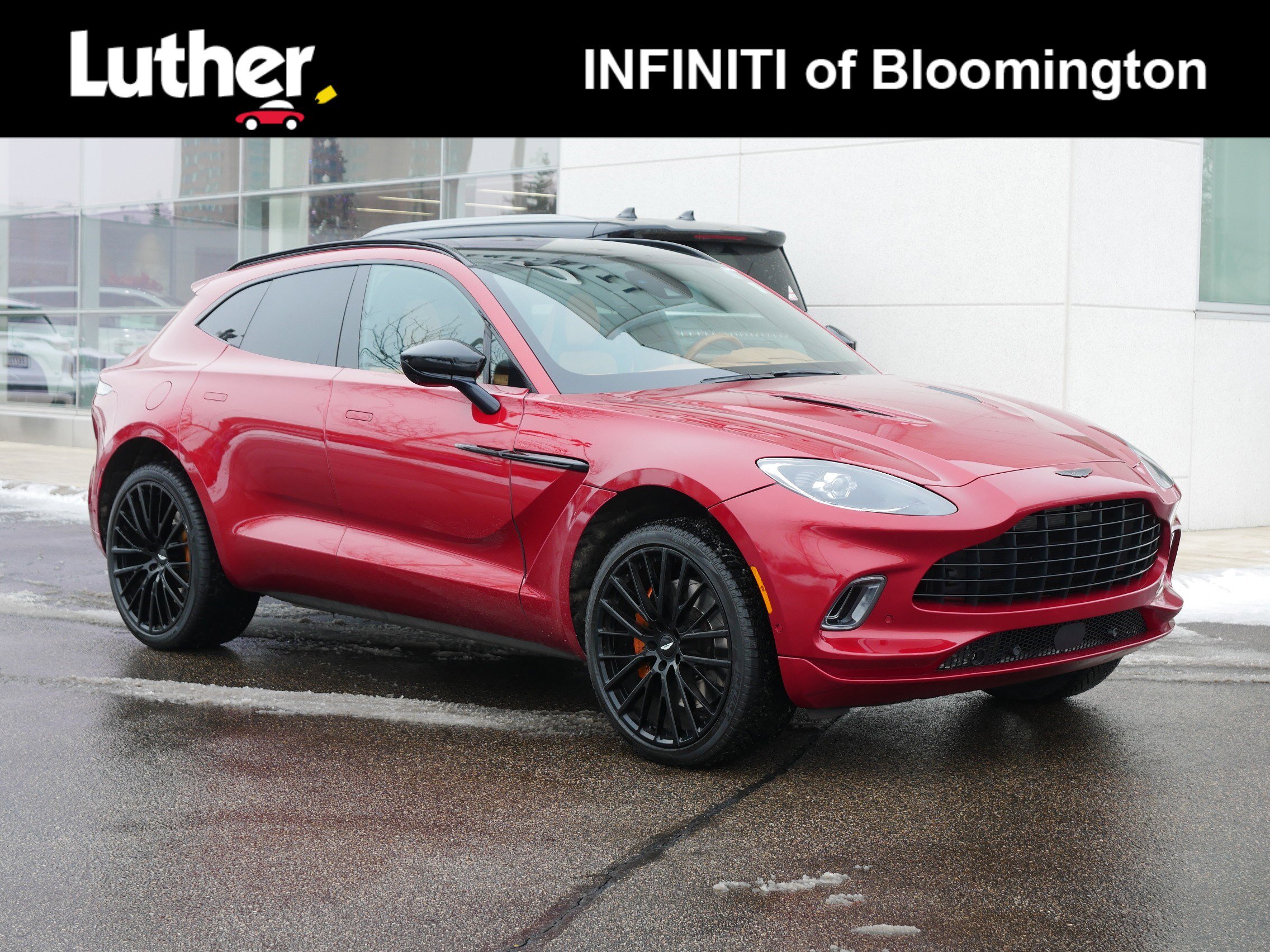 2022 Aston Martin DBX Base's photo