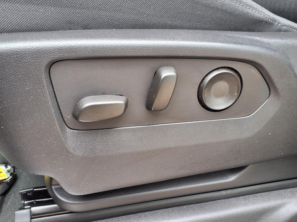 2023 Chevrolet Silverado 1500 LT photo 4