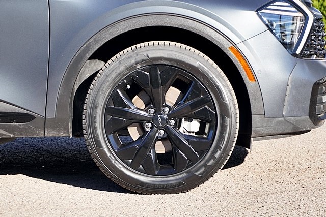 Used 2025 Gray Kia X-Line Prestige image 7