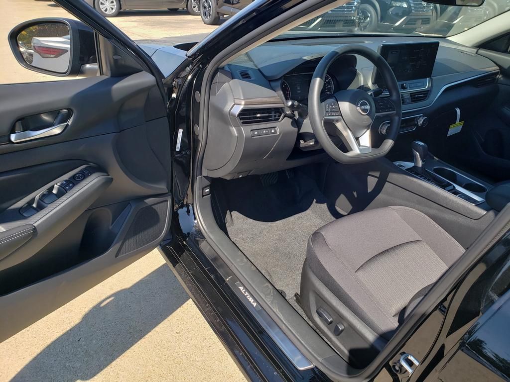 2025 Nissan Altima SV Special Edition photo 6