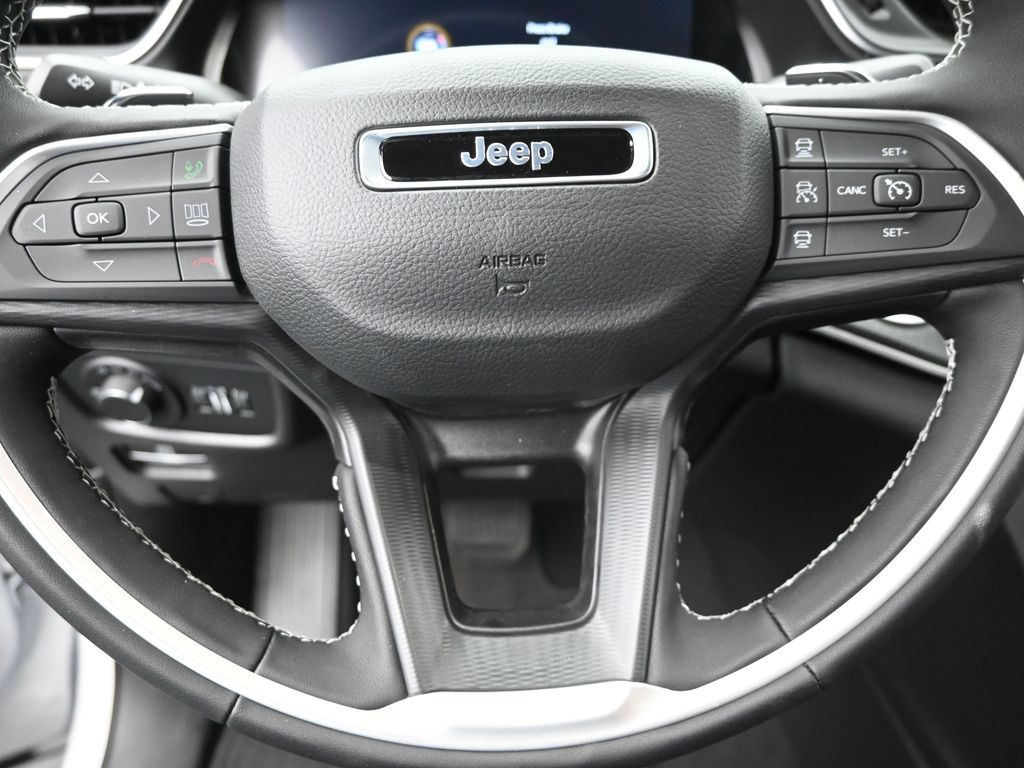 2025 Jeep Grand Cherokee Altitude X photo 12