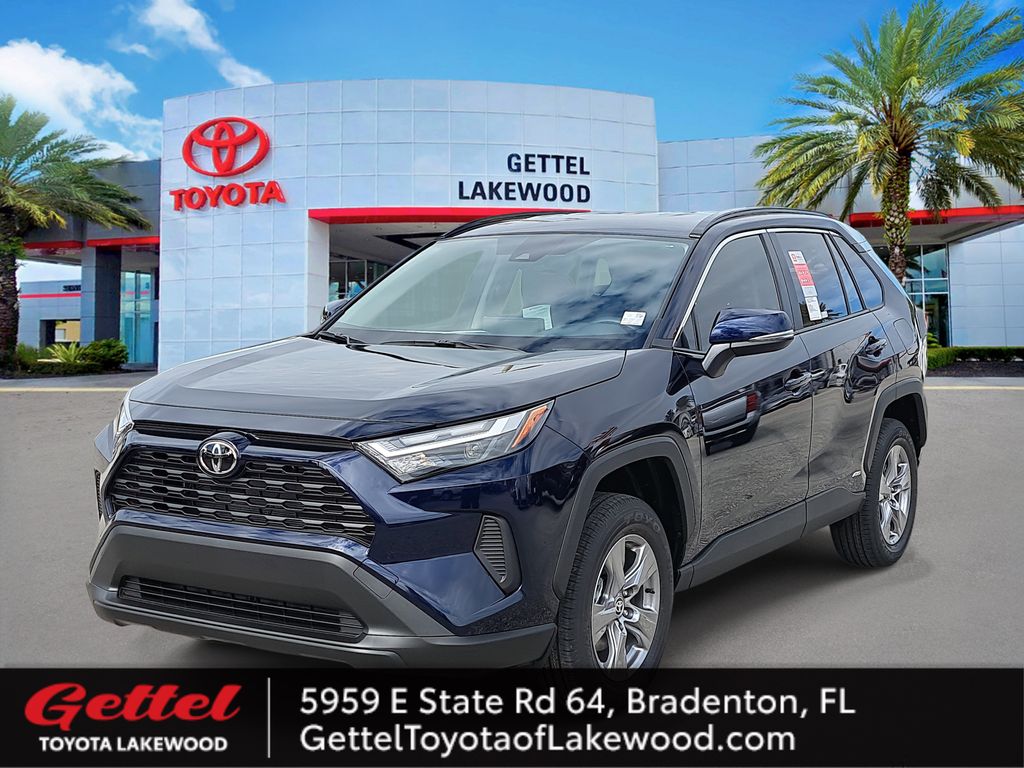 2025 Toyota RAV4 XLE's photo