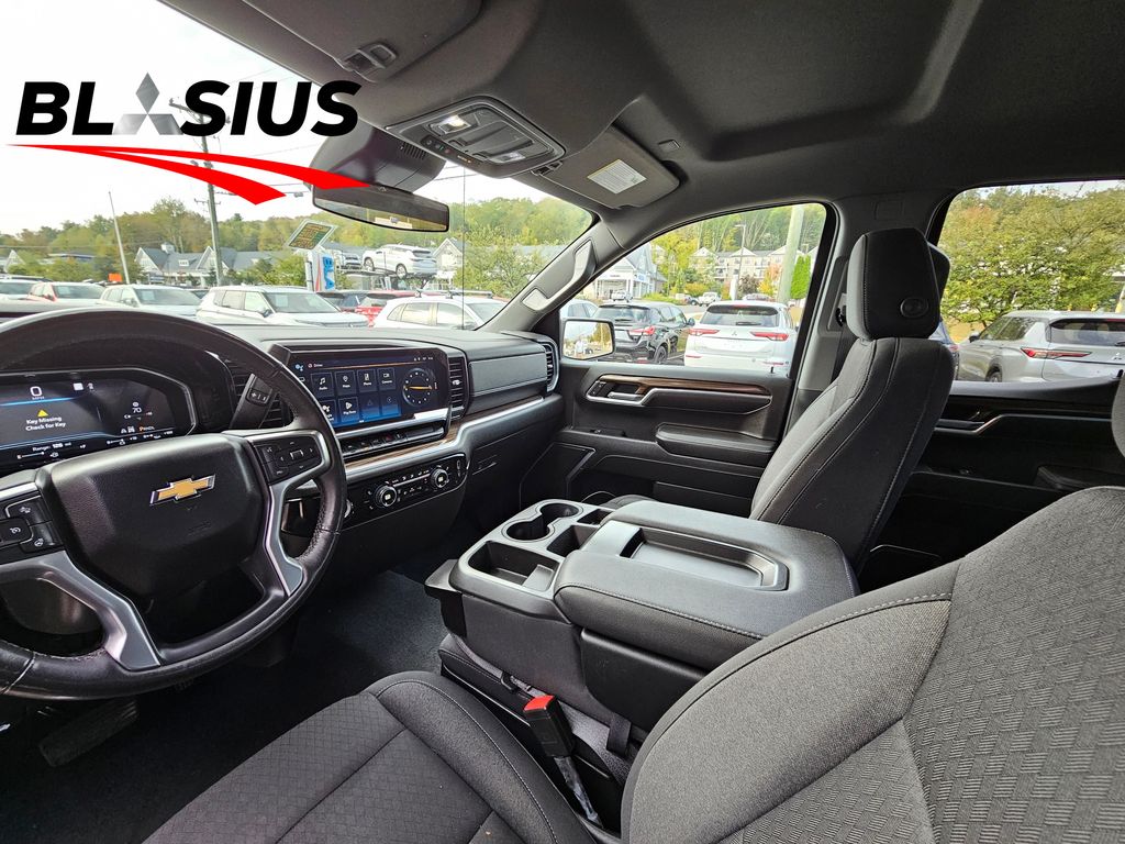 2022 Chevrolet Silverado 1500 LT photo 8