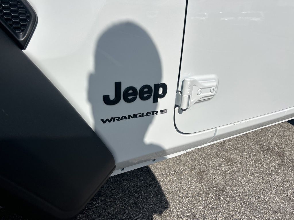 2025 Jeep Wrangler Sport S photo 19