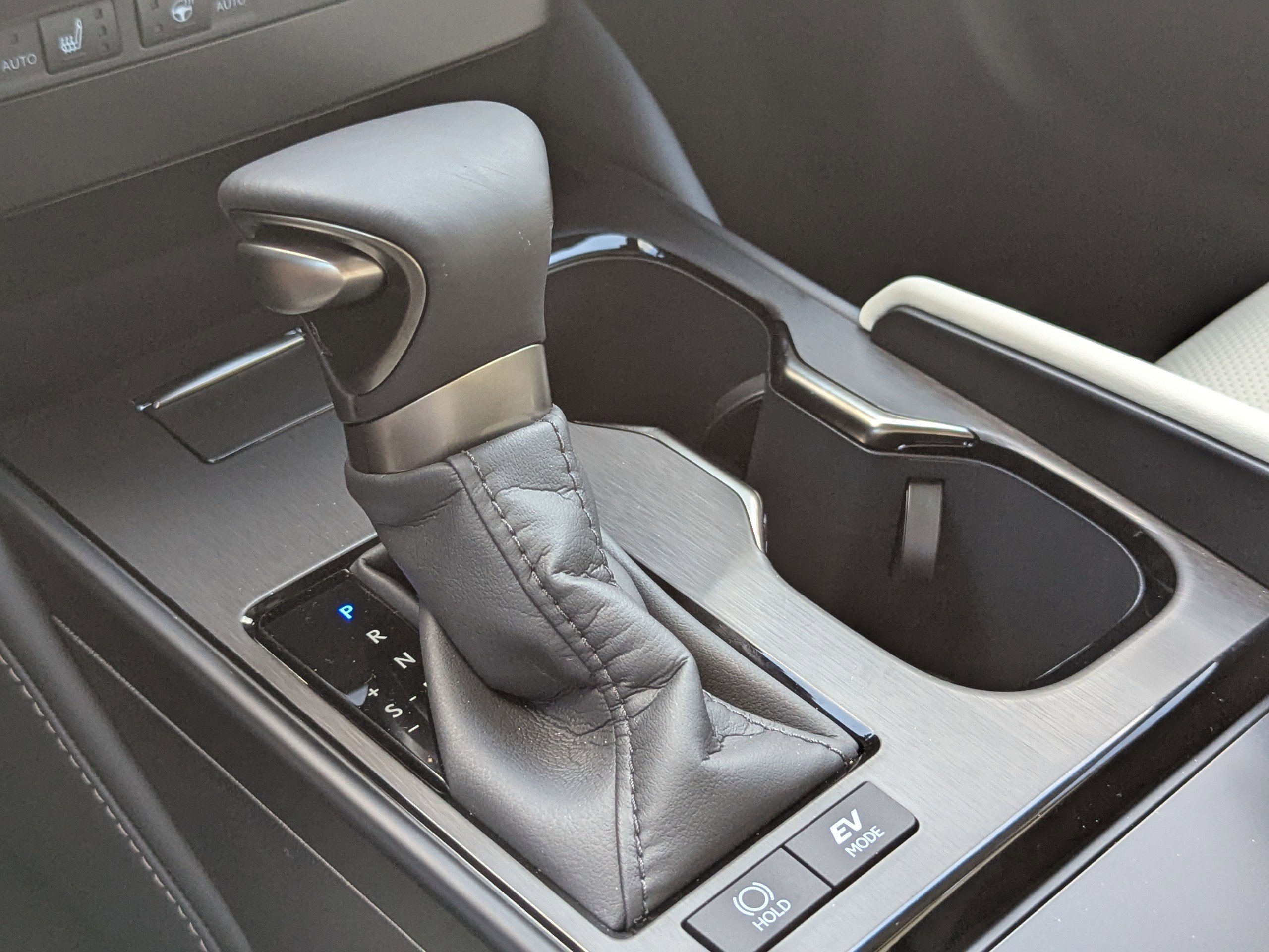 2025 Lexus ES 300h photo 28