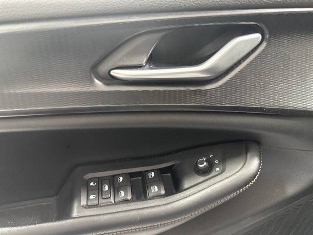 2023 Jeep Grand Cherokee Laredo photo 12