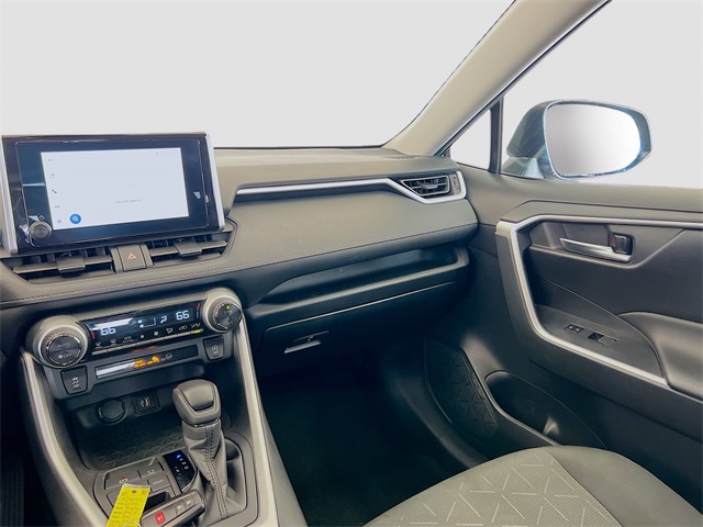 2024 Toyota RAV4 XLE photo 19