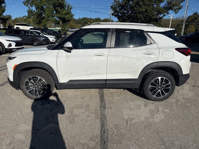 2024 Chevrolet Trailblazer LT photo 2