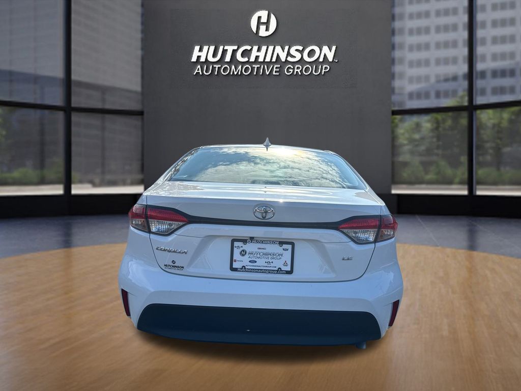 2025 Toyota Corolla LE photo 3